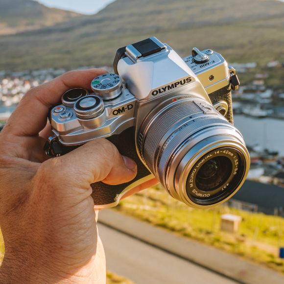E-M10 Mark IV in Hand