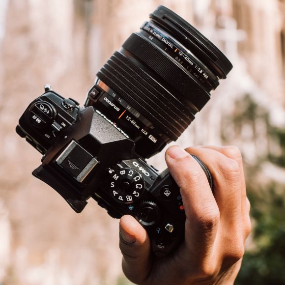 E-M1 Mark III in Hand