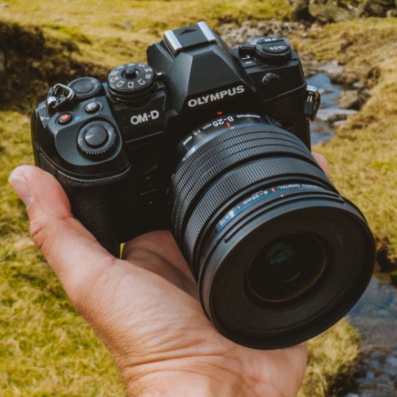 E-M1 Mark III in Hand